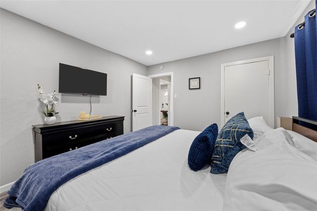 1900 N 6th Street, Waco, TX 76708