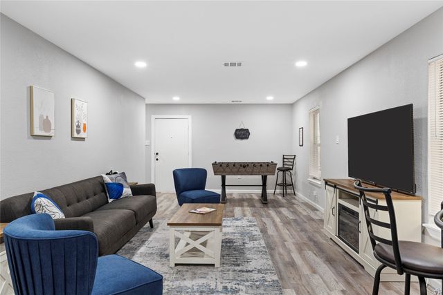 1900 N 6th Street, Waco, TX 76708