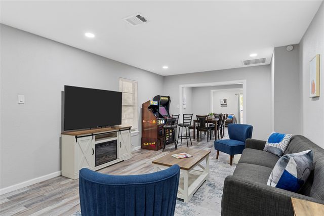 1900 N 6th Street, Waco, TX 76708