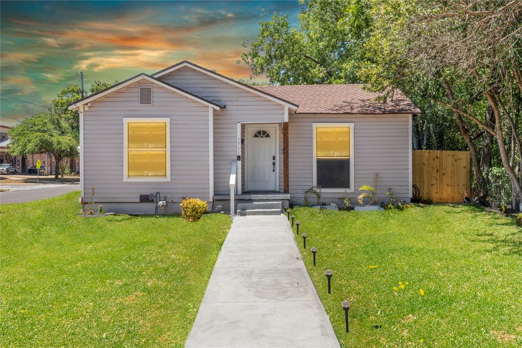 1900 N 6th Street, Waco, TX 76708