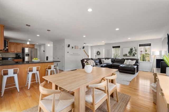 45 Cinnamon Ridge Cir, Middleboro, MA 02346