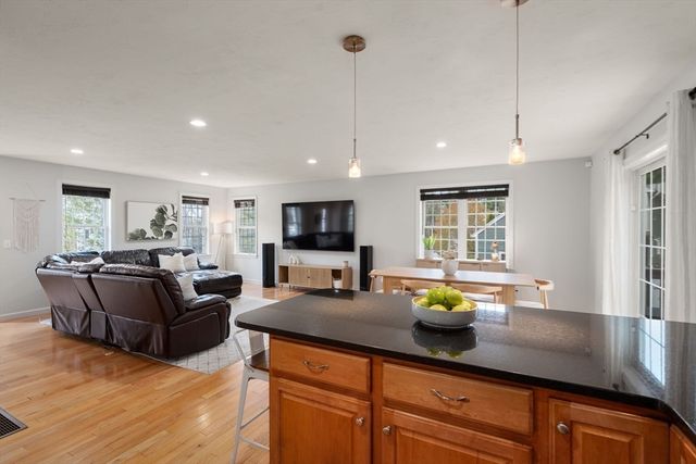 45 Cinnamon Ridge Cir, Middleboro, MA 02346
