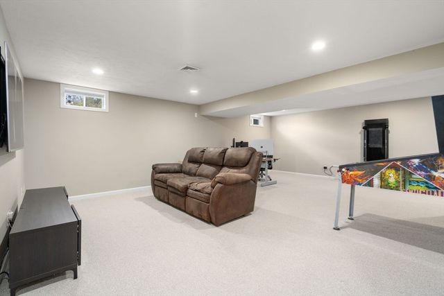 45 Cinnamon Ridge Cir, Middleboro, MA 02346