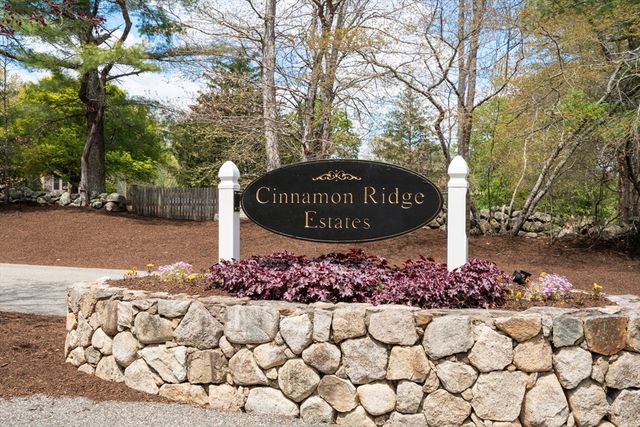 45 Cinnamon Ridge Cir, Middleboro, MA 02346