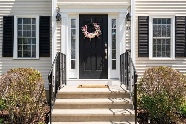 45 Cinnamon Ridge Cir, Middleboro, MA 02346