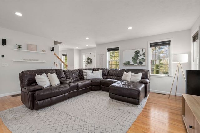 45 Cinnamon Ridge Cir, Middleboro, MA 02346
