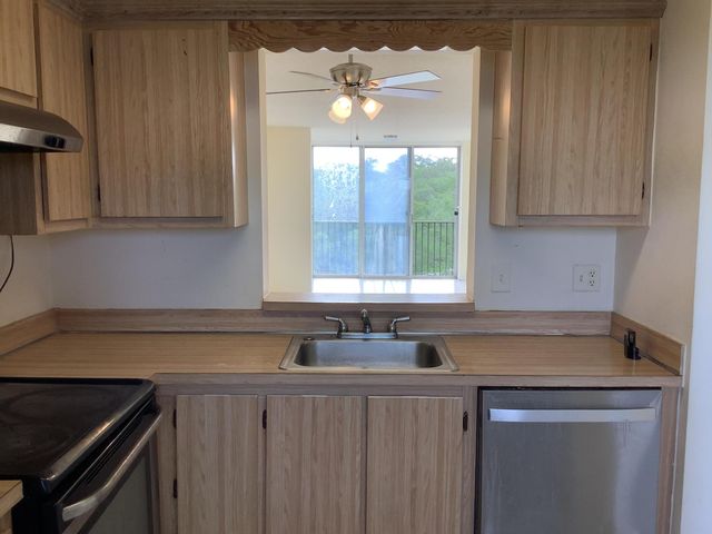 7730 NW 50th Street Unit 510, Lauderhill, FL 33351