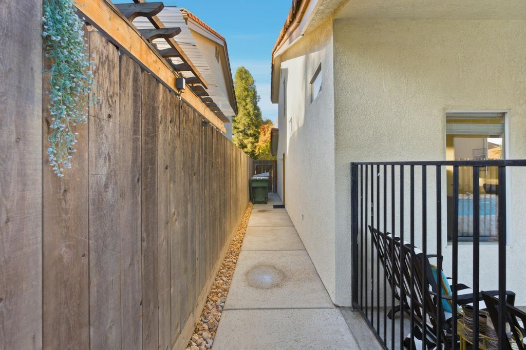 Image 50 of property listing at 1839 E Cole, Fresno, CA 93720