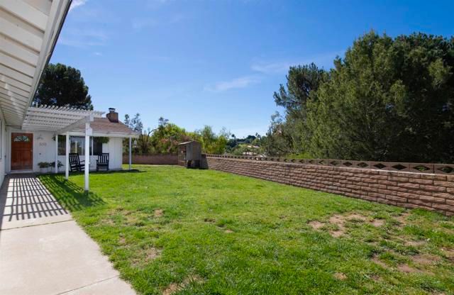 500 Beaumont Drive, Vista, CA 92084