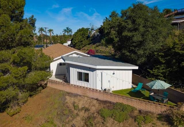 500 Beaumont Drive, Vista, CA 92084