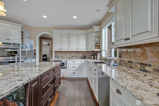 21256 39th Street Ct E, Lake Tapps, WA 98391