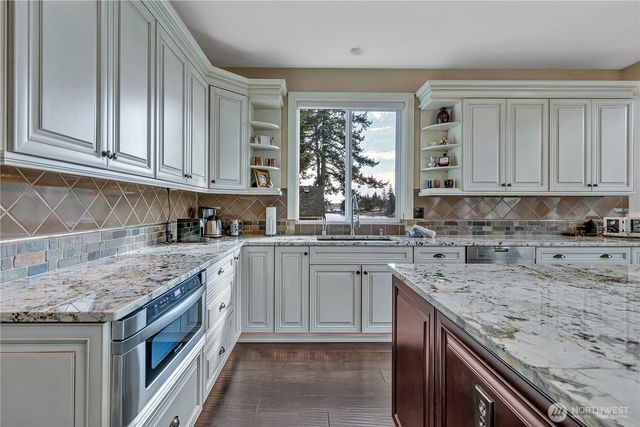 21256 39th Street Ct E, Lake Tapps, WA 98391