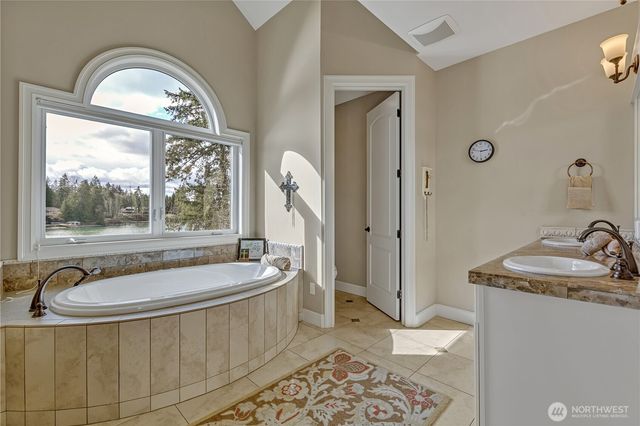 21256 39th Street Ct E, Lake Tapps, WA 98391