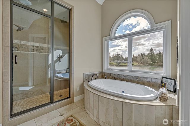 21256 39th Street Ct E, Lake Tapps, WA 98391