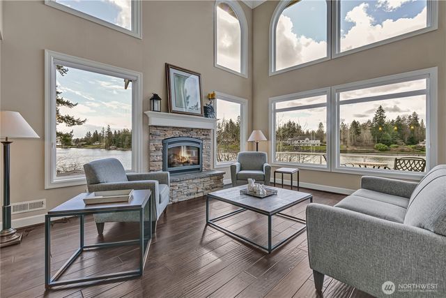 21256 39th Street Ct E, Lake Tapps, WA 98391