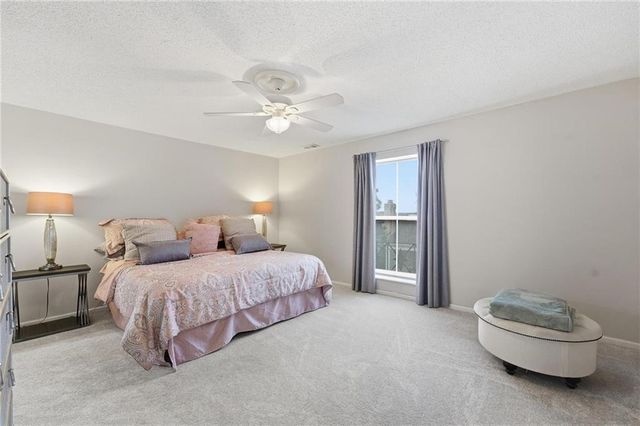 8721 Riggs Lane, Overland Park, KS 66212