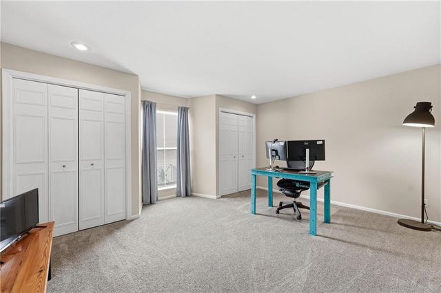 8721 Riggs Lane, Overland Park, KS 66212