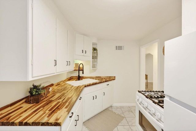 2638 East Lawn Court, Madison, WI 53704