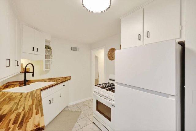 2638 East Lawn Court, Madison, WI 53704