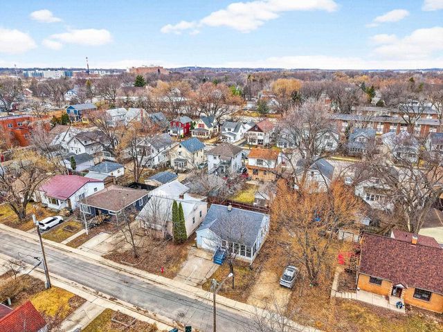 2638 East Lawn Court, Madison, WI 53704