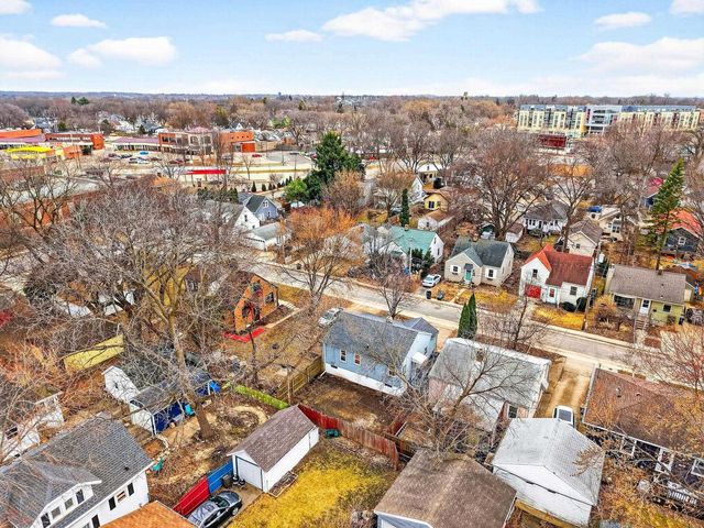 2638 East Lawn Court, Madison, WI 53704