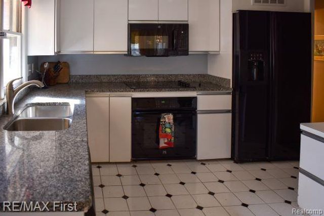 1360 Puritan Avenue, Birmingham, MI 48009