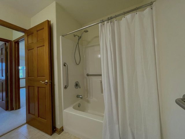 2949 Clearwater LANE, Waukesha, WI 53189