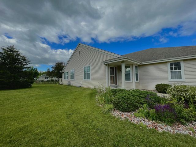 2949 Clearwater LANE, Waukesha, WI 53189