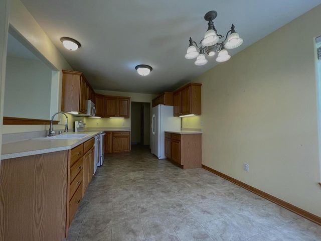 2949 Clearwater LANE, Waukesha, WI 53189