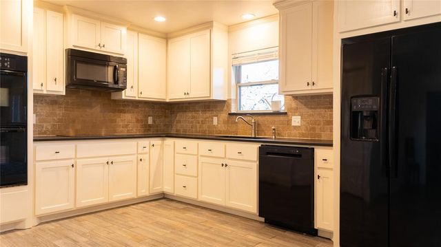 16303 E Rock Creek Road, Norman, OK 73026