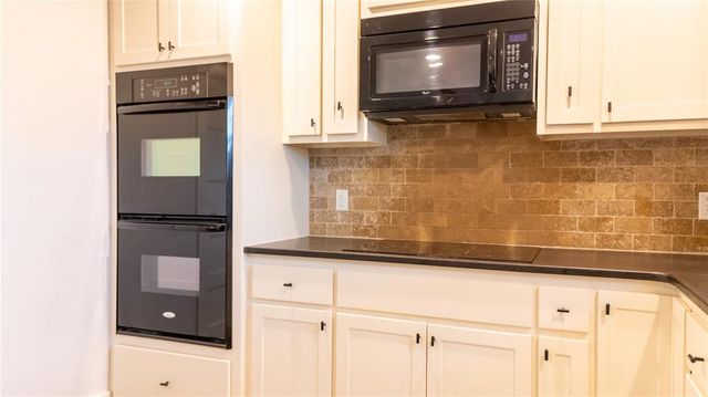 16303 E Rock Creek Road, Norman, OK 73026