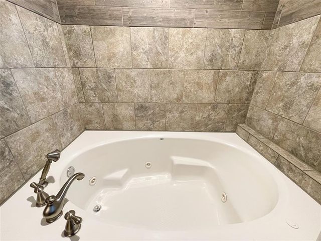 16303 E Rock Creek Road, Norman, OK 73026