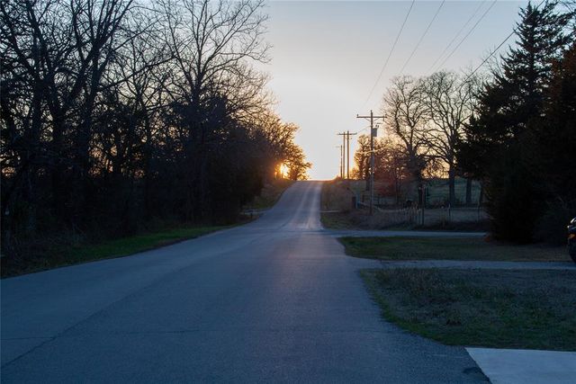 16303 E Rock Creek Road, Norman, OK 73026