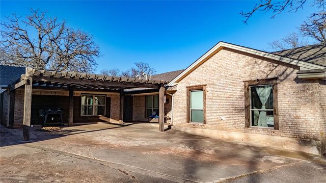 16303 E Rock Creek Road, Norman, OK 73026