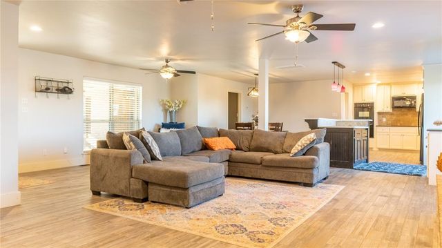 16303 E Rock Creek Road, Norman, OK 73026