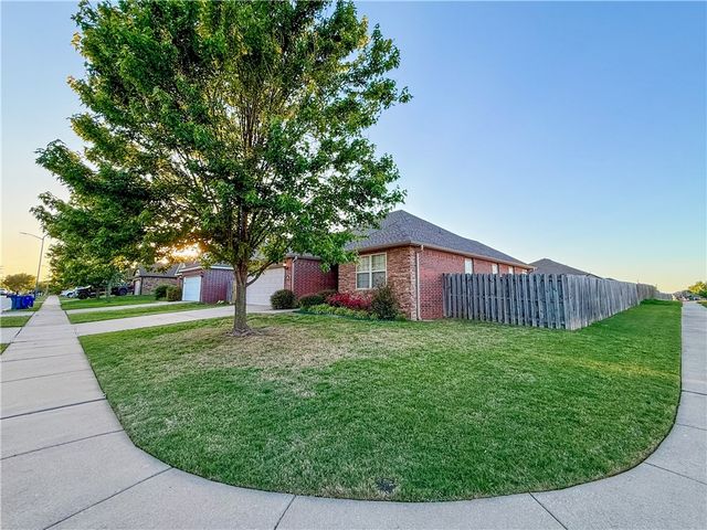 401 Worchester, Siloam Springs, AR 72761