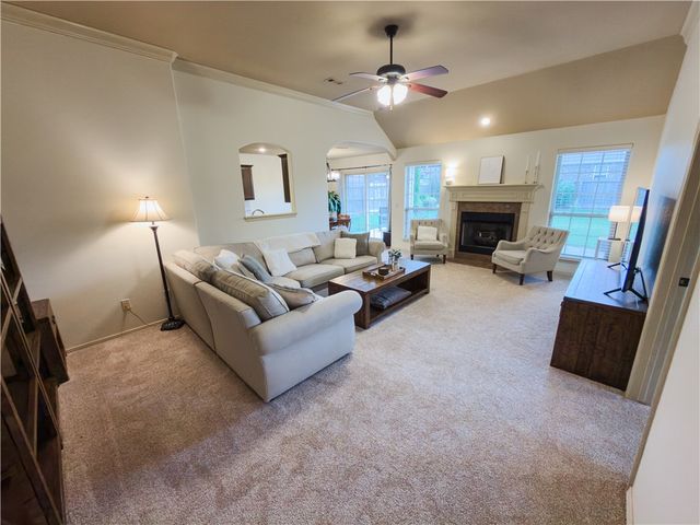 401 Worchester, Siloam Springs, AR 72761