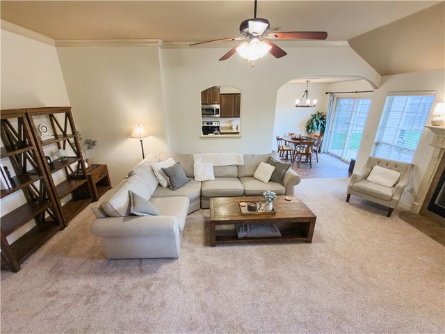 401 Worchester, Siloam Springs, AR 72761