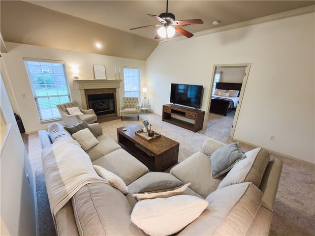 401 Worchester, Siloam Springs, AR 72761