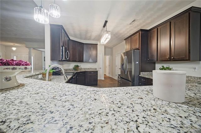 2448 Orchard Hill LN, Virginia Beach, VA 23456