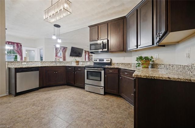 2448 Orchard Hill LN, Virginia Beach, VA 23456