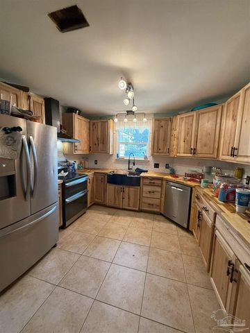 5935 Chi Chi Cir, Milton, FL 32570