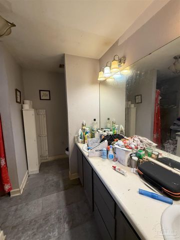 5935 Chi Chi Cir, Milton, FL 32570