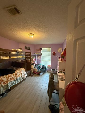 5935 Chi Chi Cir, Milton, FL 32570