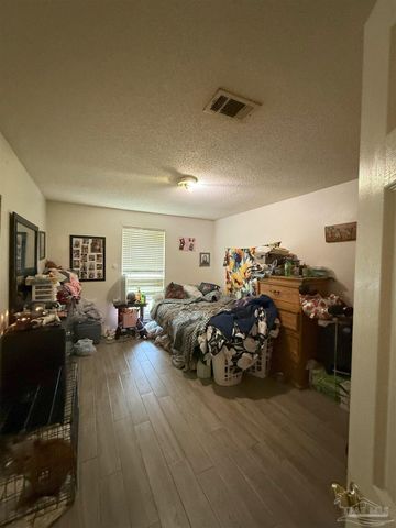 5935 Chi Chi Cir, Milton, FL 32570