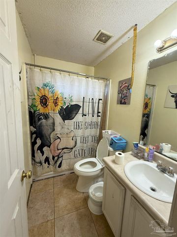 5935 Chi Chi Cir, Milton, FL 32570