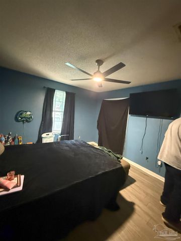 5935 Chi Chi Cir, Milton, FL 32570