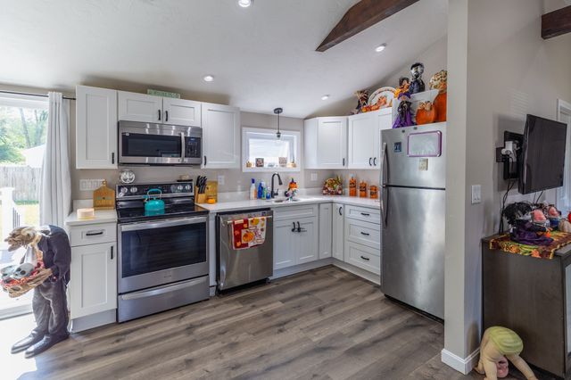 11 Madlyn St, Plymouth, MA 02360