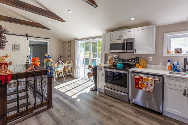 11 Madlyn St, Plymouth, MA 02360