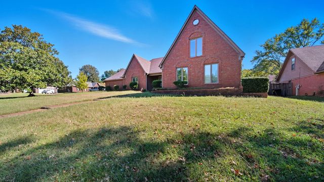 5084 AUTUMN MORNING LN, Memphis, TN 38125